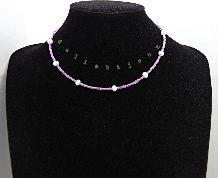 Colier unicat din mărgele de nisip roz și cristale albe fațetate (cod1366)