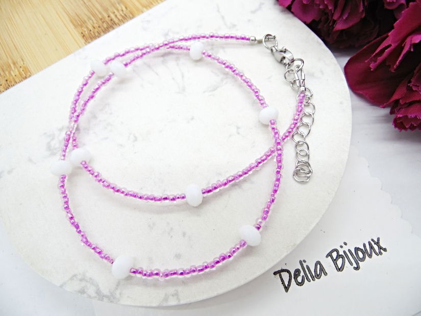 Colier unicat din mărgele de nisip roz și cristale albe fațetate (cod1366)