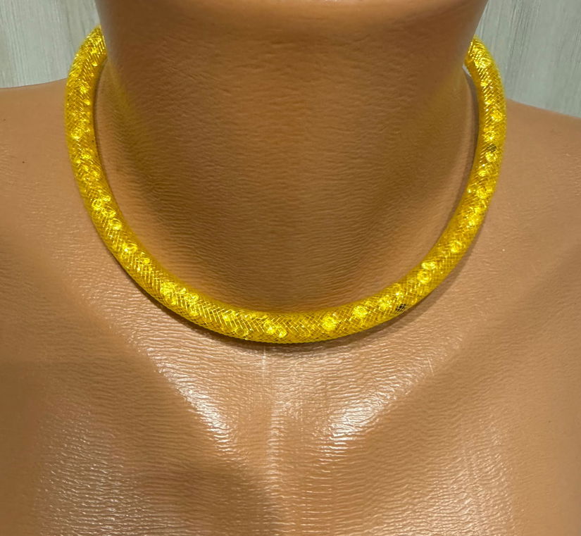 COLIER SWAROVSKI MODEL DEOSEBIT,TUB ,INCHIDERE MAGNETICA