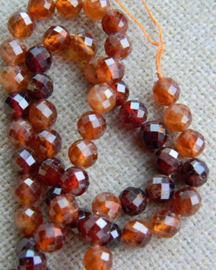 Granat hessonit 7 mm (F26)