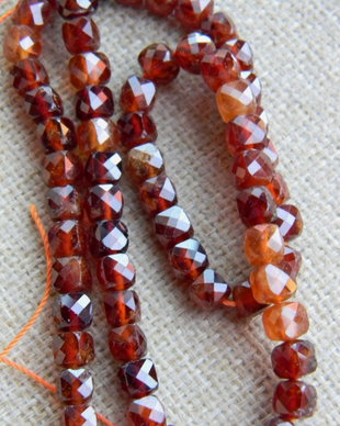 Granat hessonit 6 mm (F28)