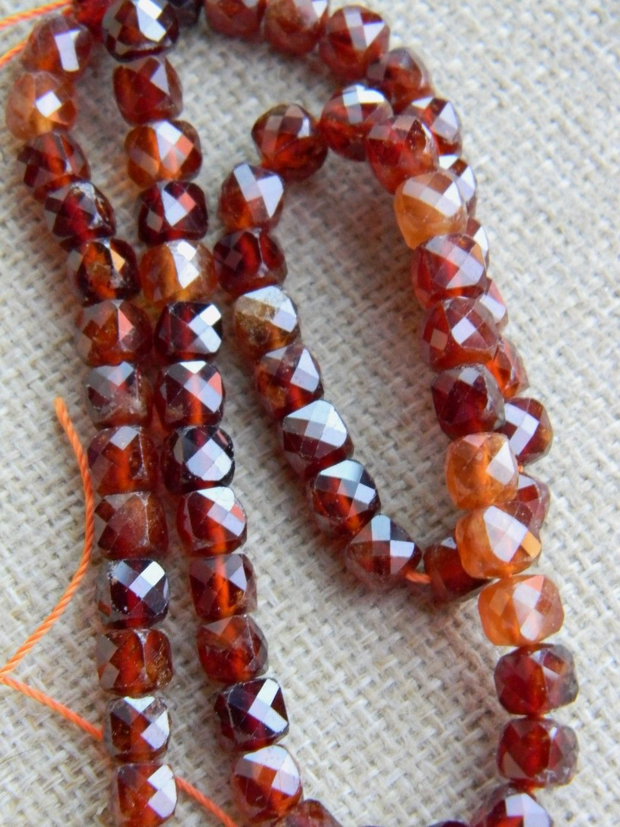 Granat hessonit 6 mm (F28)