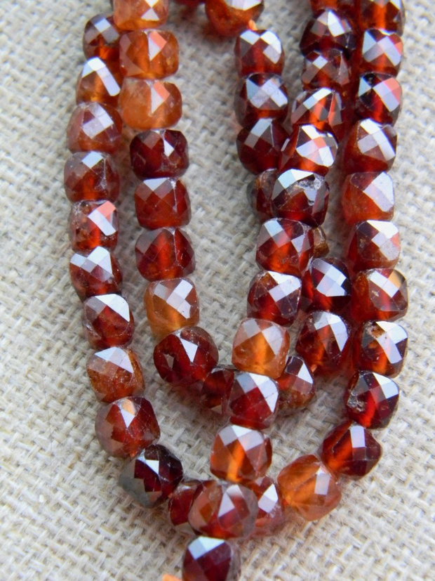 Granat hessonit 6 mm (F28)