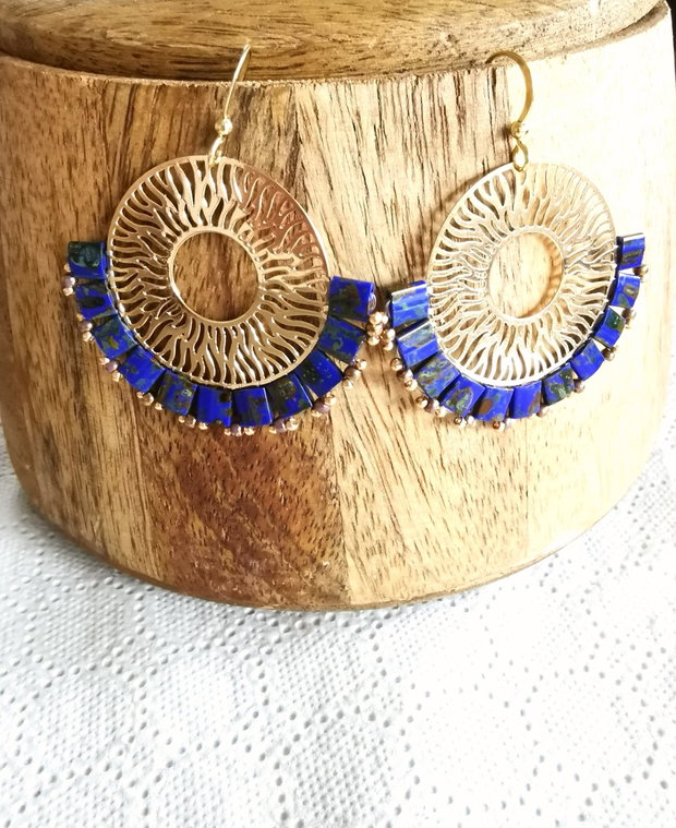 Cercei rotunzi oversized filigran cu margele Tila, cercei statement handmade, cercei Boho albastru si auriu