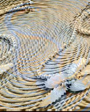 Colier perle de cultura albe & floare sidef natural