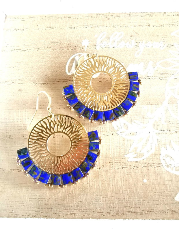 Cercei rotunzi oversized filigran cu margele Tila, cercei statement handmade, cercei Boho albastru si auriu