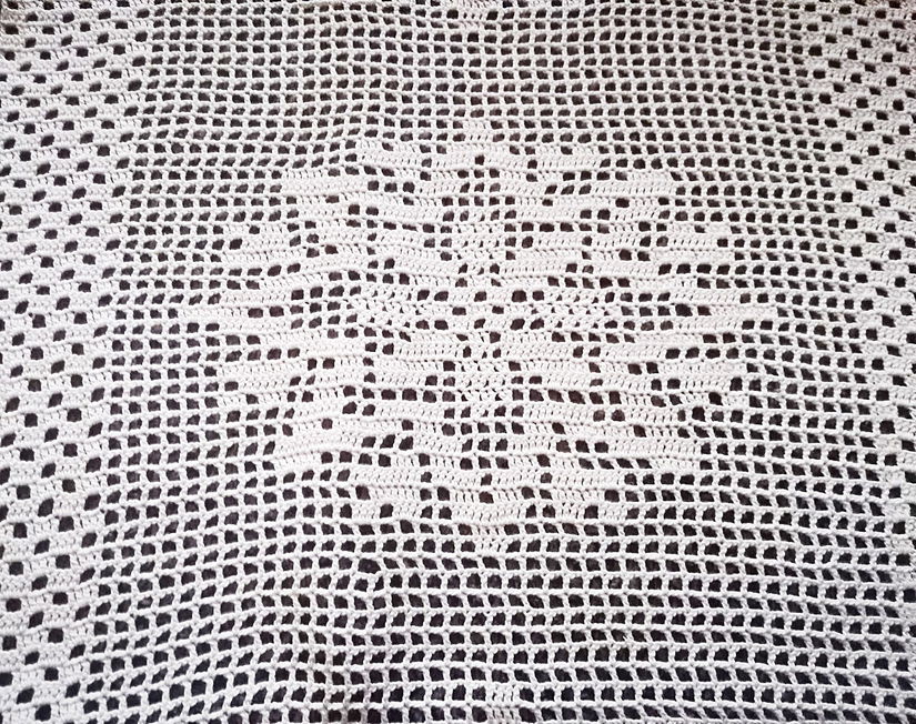 fata de masa noua dantela crosetata crem fulgi de nea 130/42 cm