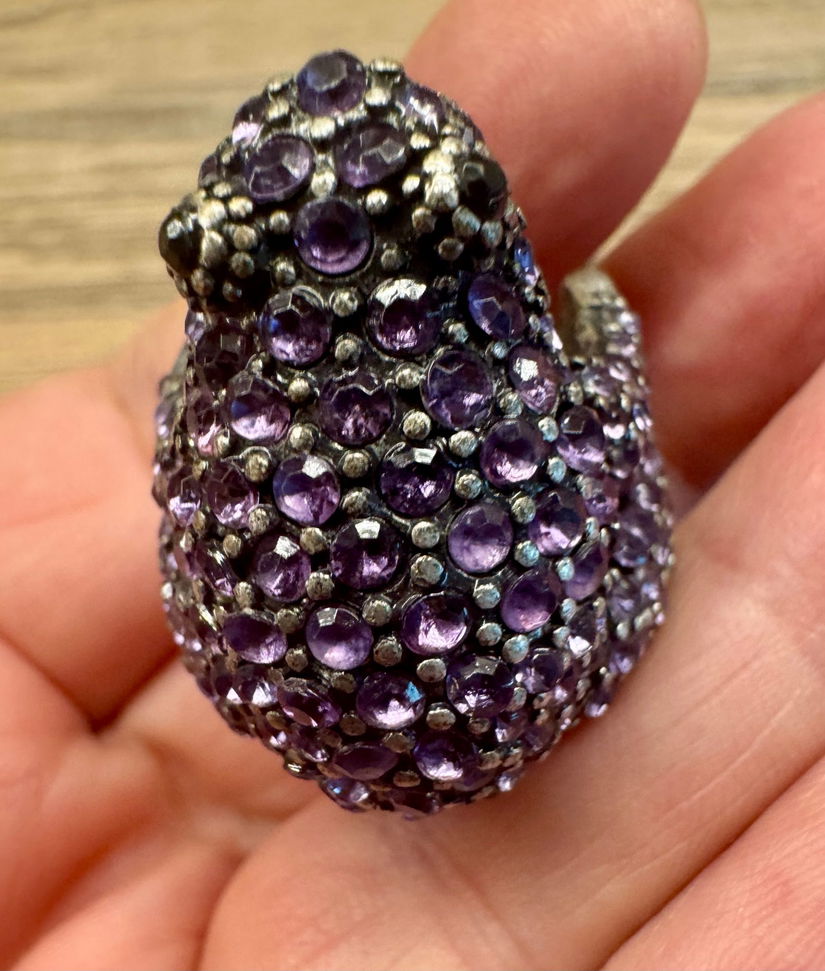 INEL BROSCUTA DEOSEBIT STRASURI LILA