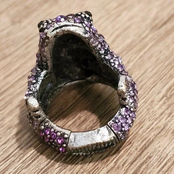 INEL BROSCUTA DEOSEBIT STRASURI LILA