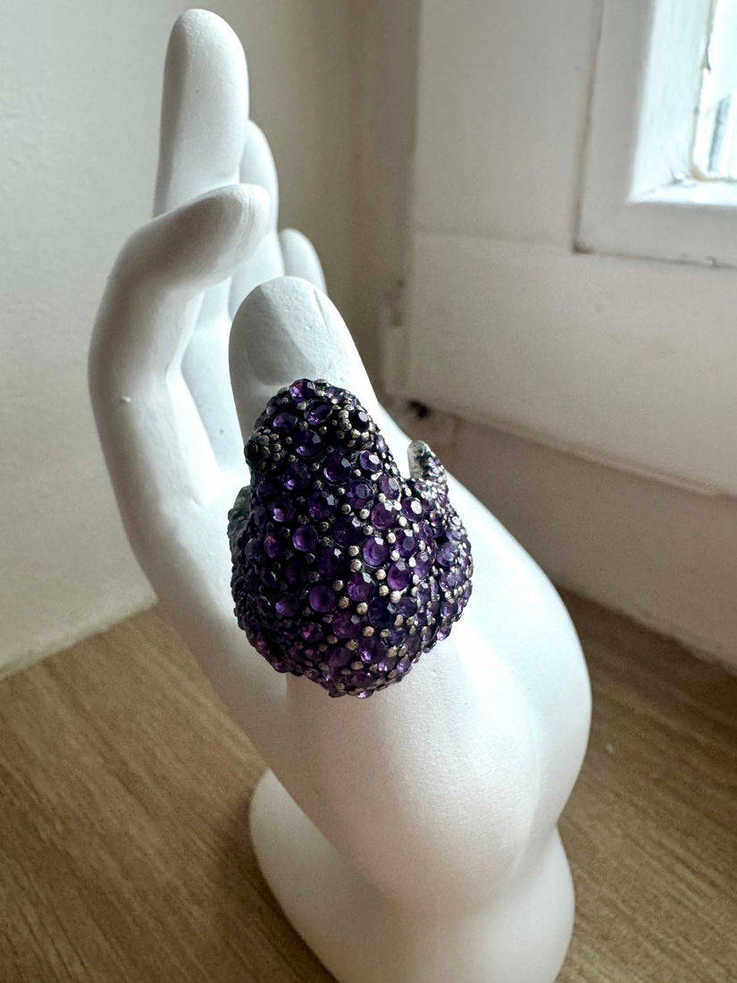 INEL BROSCUTA DEOSEBIT STRASURI LILA