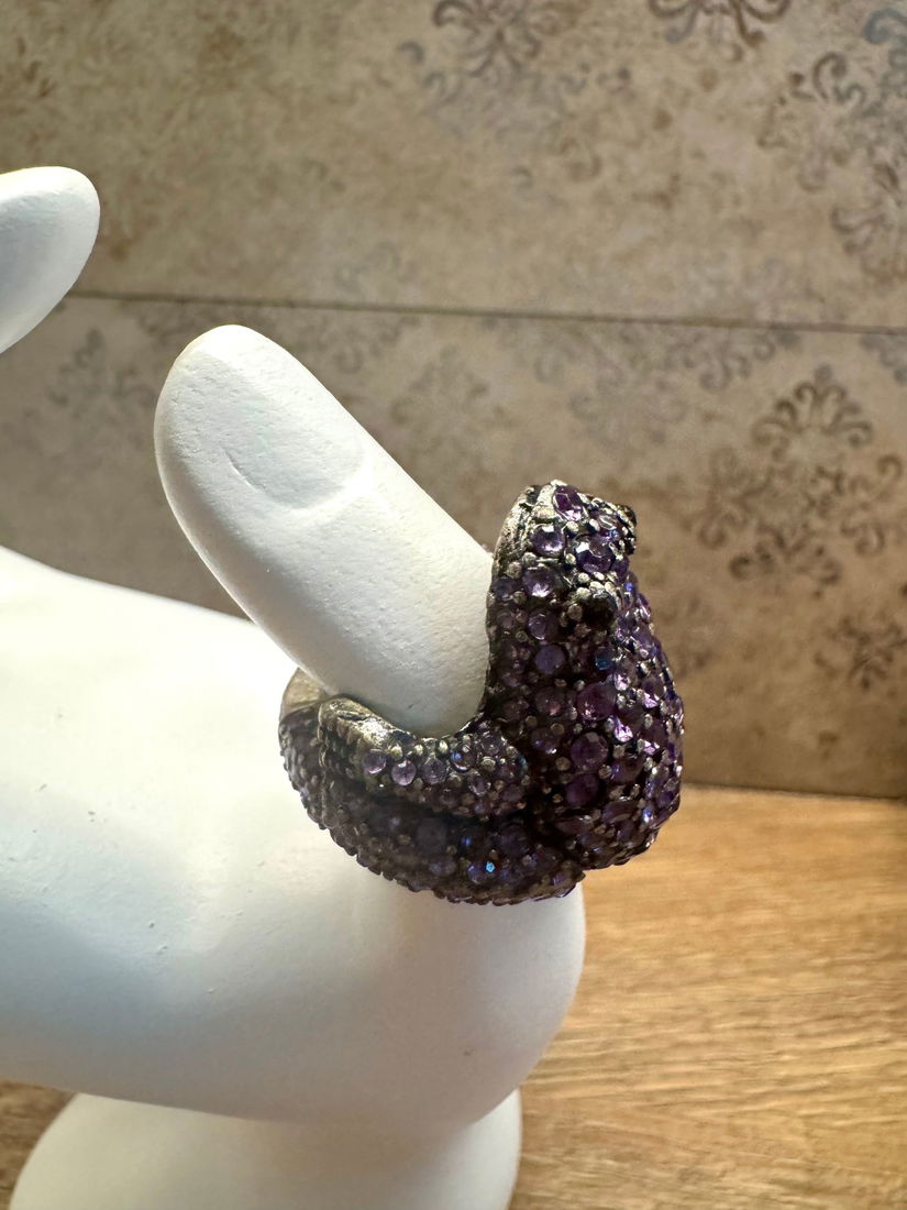 INEL BROSCUTA DEOSEBIT STRASURI LILA