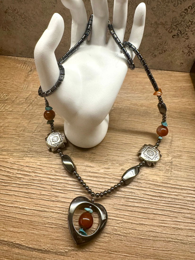 COLIER SUPERB HEMATIT ,CARNEOL ,TURCOISE , MODEL DEOSEBIT MADE IN ITALY