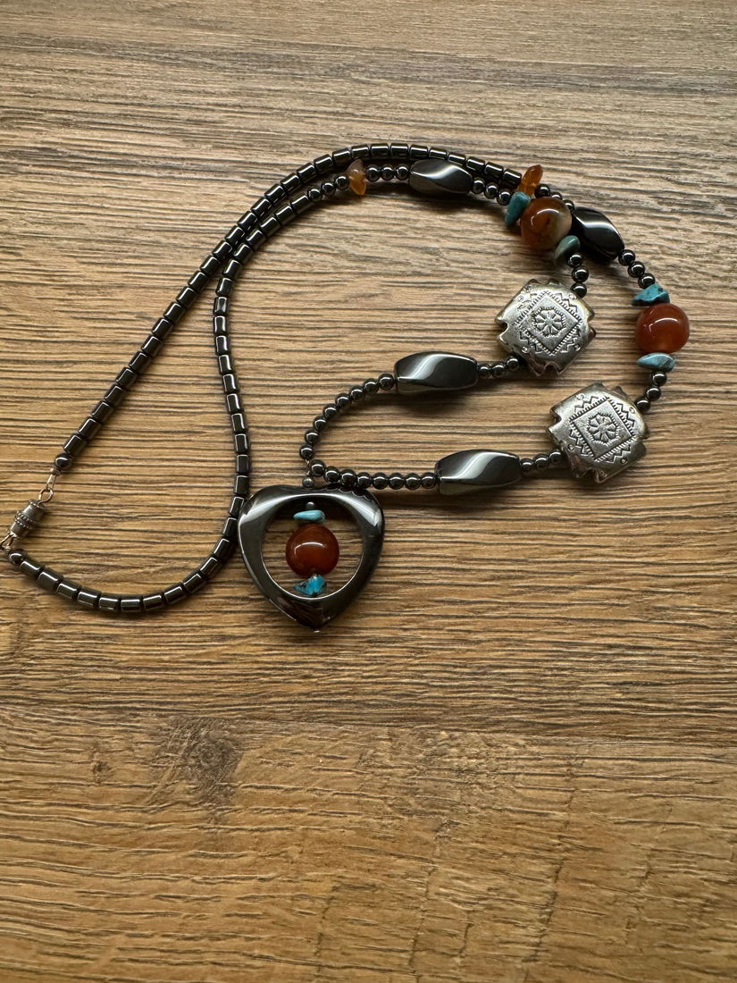 COLIER SUPERB HEMATIT ,CARNEOL ,TURCOISE , MODEL DEOSEBIT MADE IN ITALY