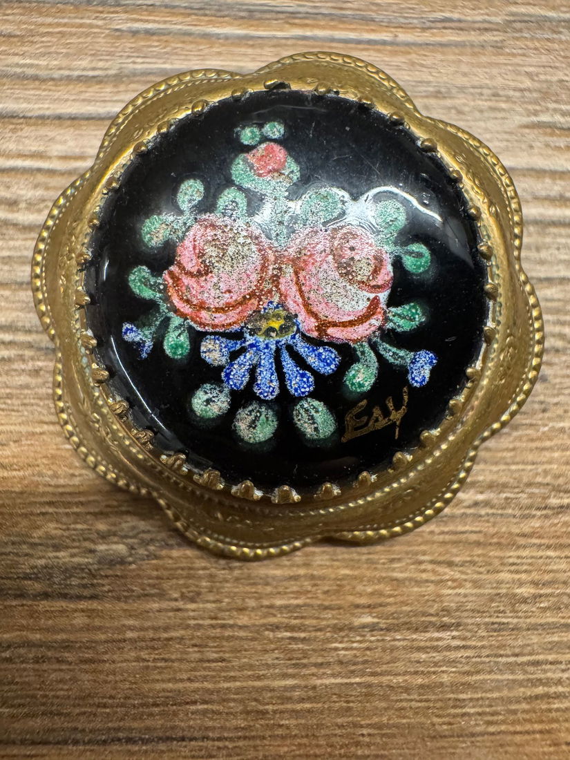 BROSA VINTAGE ALAMA ANII 30 PORTELAN PICTAT MANUAL ,SEMNAT