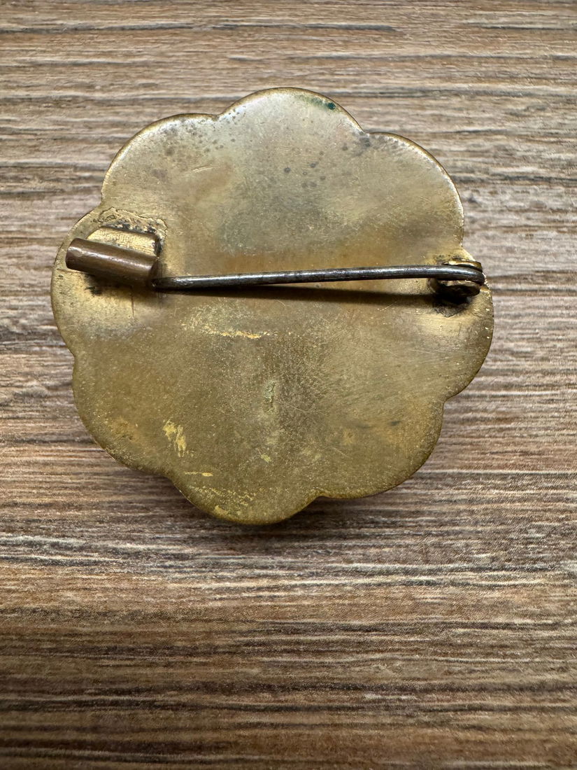 BROSA VINTAGE ALAMA ANII 30 PORTELAN PICTAT MANUAL ,SEMNAT