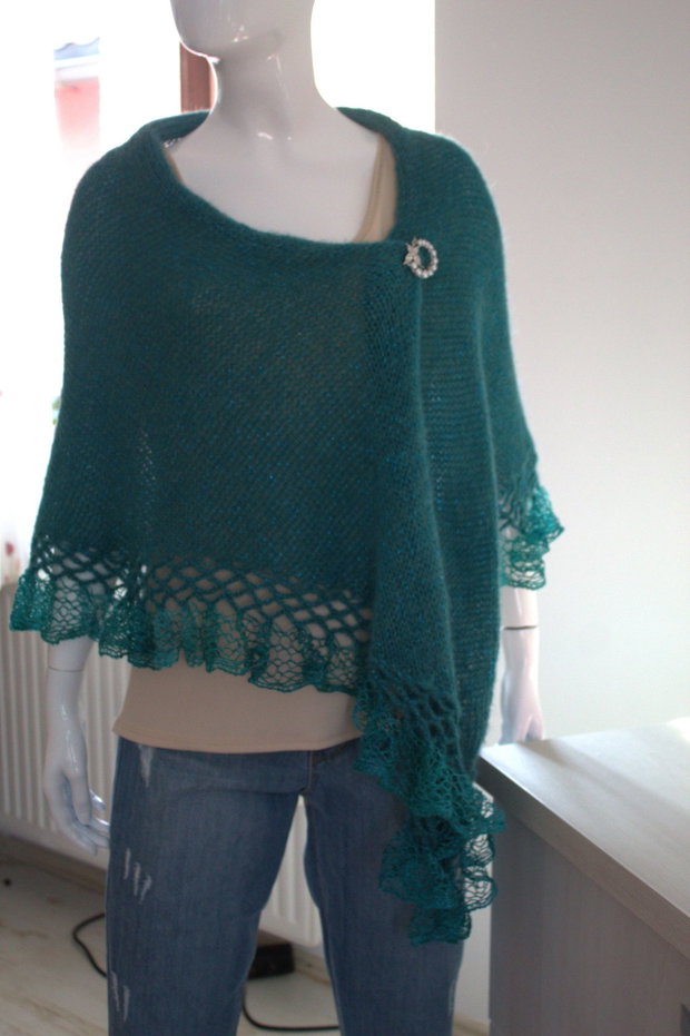 Șal triunghiular tricotat manual din mohair, lurex și fir cu efect Verde