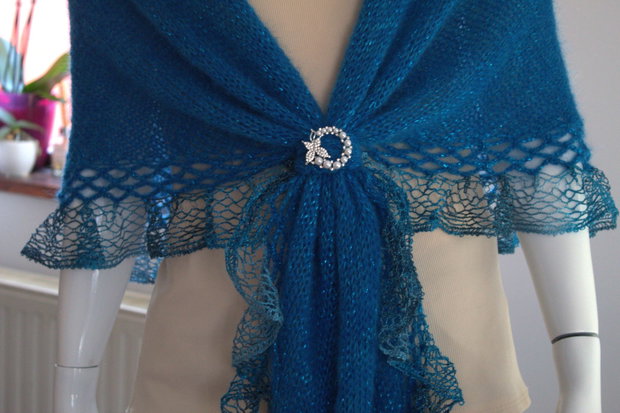 Șal triunghiular tricotat manual din mohair, lurex și fir cu efect Albastru