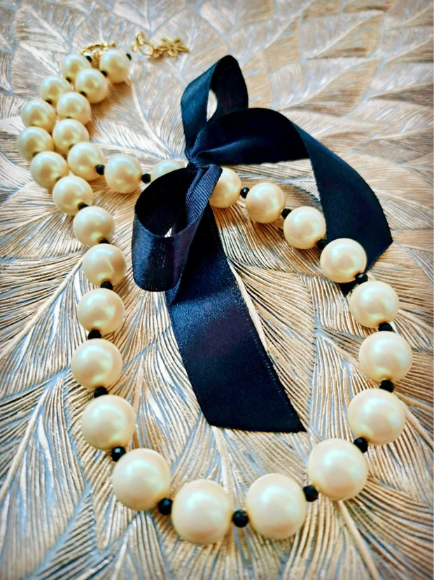 Colier perle Swarovski crem galbui & onix negru