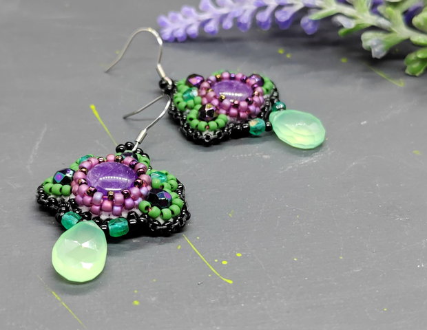 Cercei delicati cu ametist si calcedonie