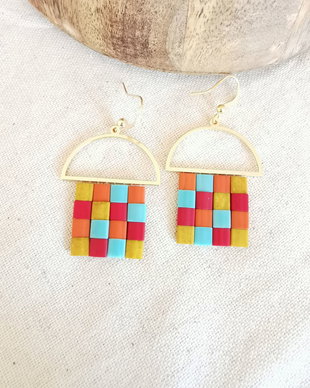 Cercei mozaic colorati handmade, cu margele Tila si tortite placate cu aur