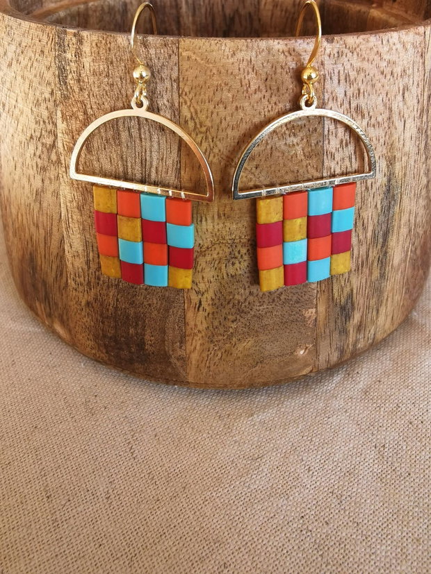 Cercei mozaic colorati handmade, cu margele Tila si tortite placate cu aur