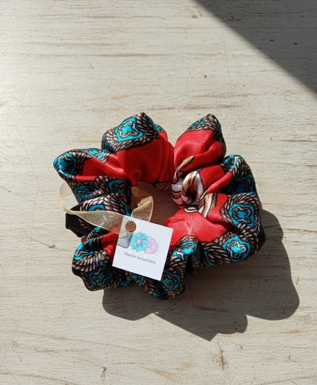 Scrunchie Lucrat Manual din Satin Premium