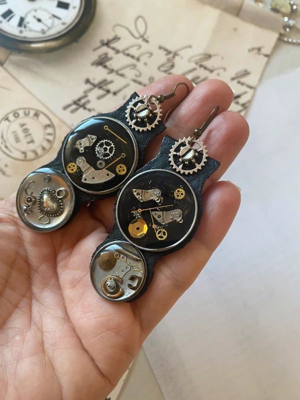 Cercei Gotici Negri・Cercei steampunk・Cercei punk handmade din piele・Cercei rock
