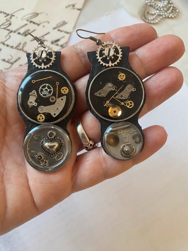 Cercei Gotici Negri・Cercei steampunk・Cercei punk handmade din piele・Cercei rock