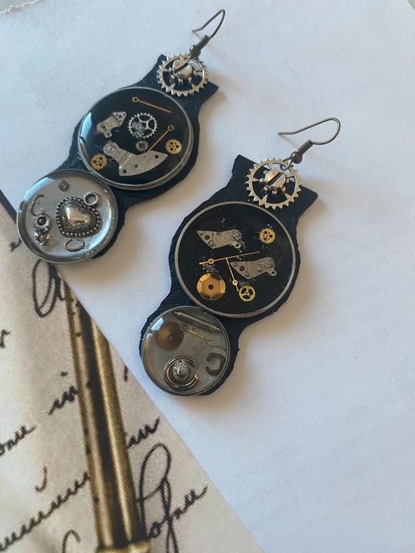 Cercei Gotici Negri・Cercei steampunk・Cercei punk handmade din piele・Cercei rock