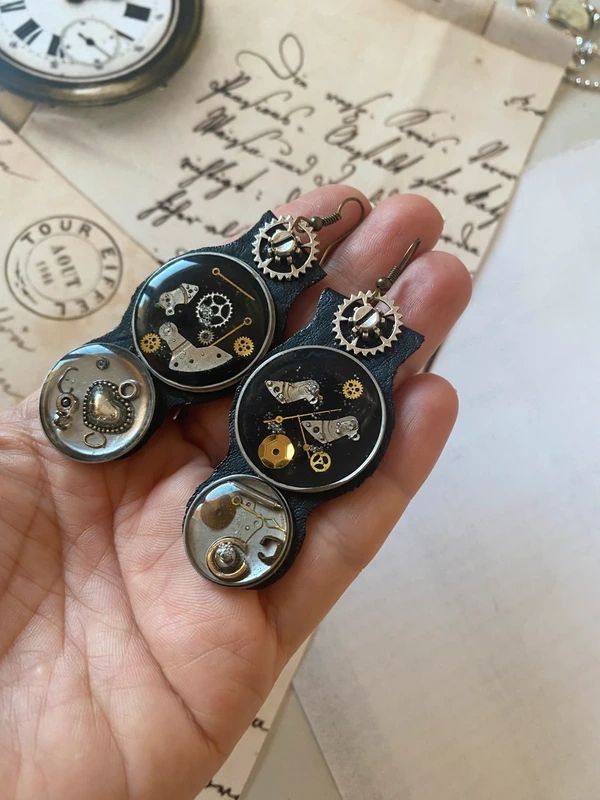 Cercei Gotici Negri・Cercei steampunk・Cercei punk handmade din piele・Cercei rock