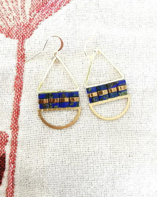 Cercei Boho Dangle cu Tila albastru lapiz lazuli, tortite placate cu aur 14k