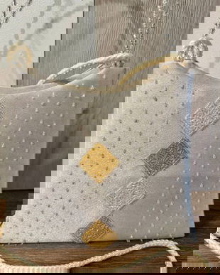 POSETA  1970 DIN MATERIAL SATINAT CU BRODERIE SI MANERE DIN MARGELE