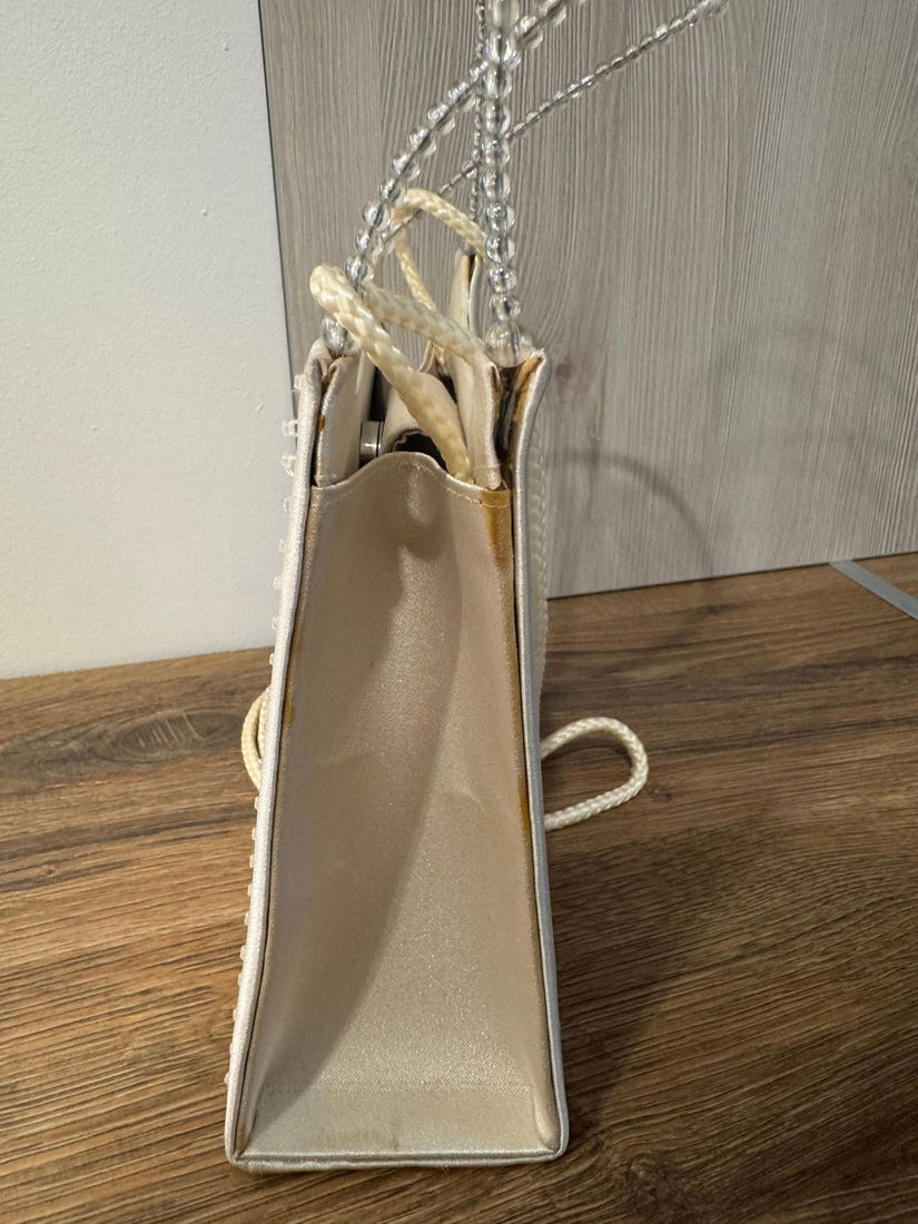 POSETA  1970 DIN MATERIAL SATINAT CU BRODERIE SI MANERE DIN MARGELE