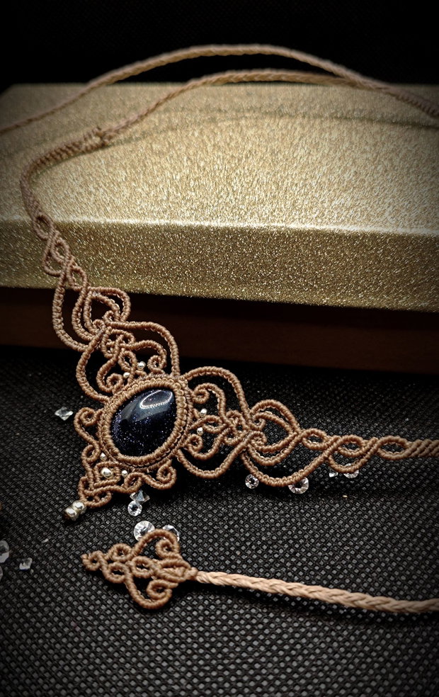 Colier delicat micromacrame cu piatra soarelui