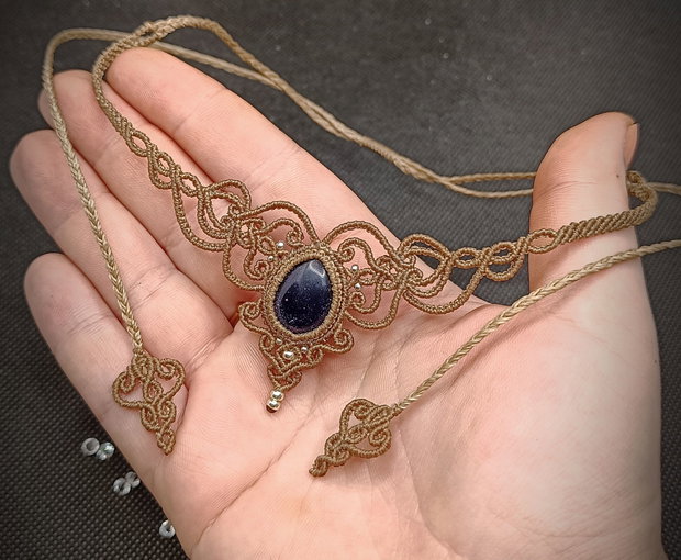 Colier delicat micromacrame cu piatra soarelui