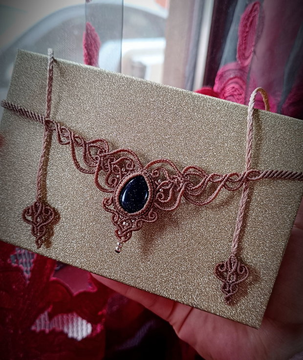 Colier delicat micromacrame cu piatra soarelui