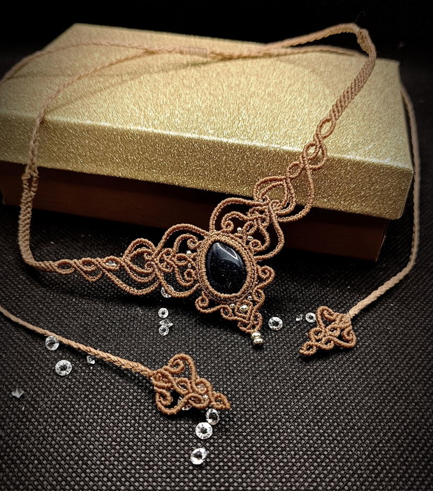Colier delicat micromacrame cu piatra soarelui