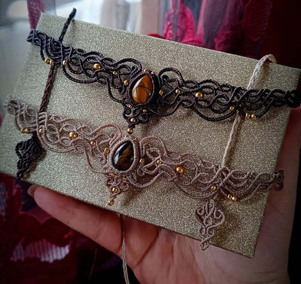 Colier choker micromacrame cu ochi de tigru