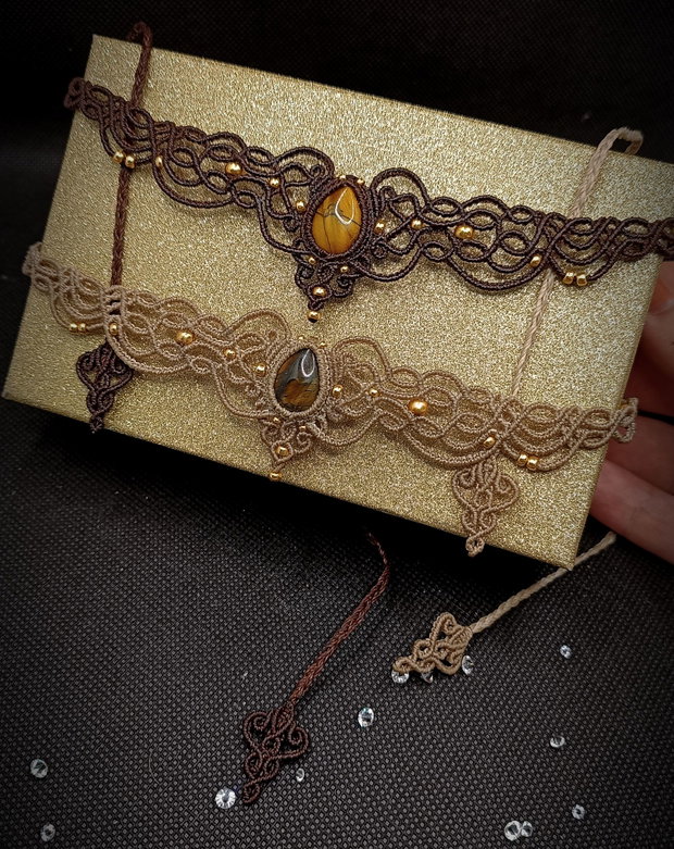 Colier choker micromacrame cu ochi de tigru