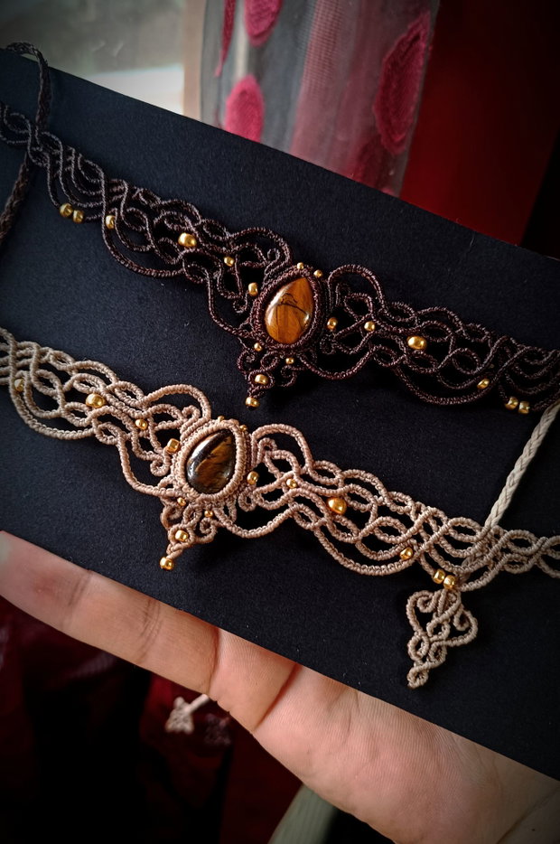 Colier choker micromacrame cu ochi de tigru