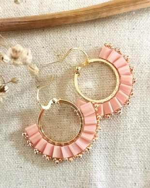 Cercei rotunzi cu margele Tila roz, cercei handmade boho