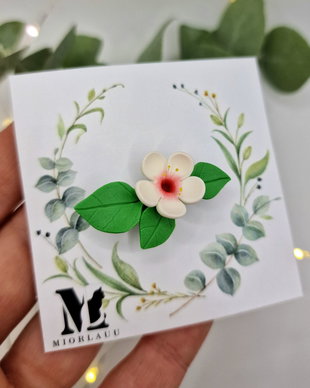 Brosa-martisor floare de cires
