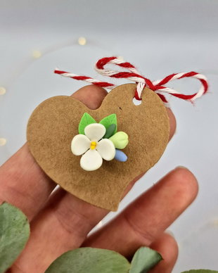 Mărțișor pin liliac