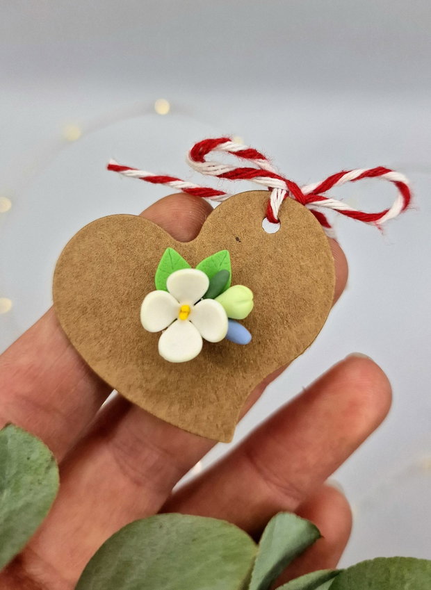 Mărțișor pin liliac