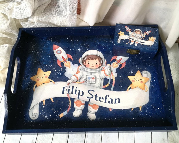 Tava pentru taierea motului - tema astronaut