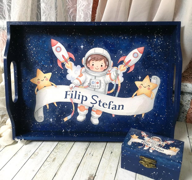 Tava pentru taierea motului - tema astronaut
