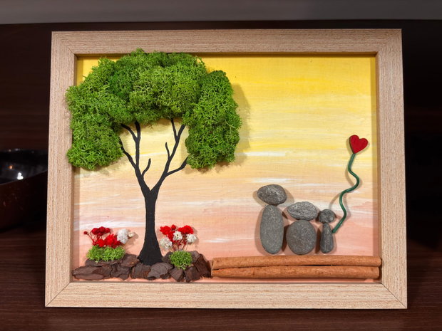 Tablou Pebble Art Familia sub Copacul Vieții Decor Naturale și Mușchi Stabilizat, 20x15 cm
