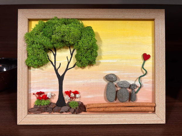 Tablou Pebble Art Familia sub Copacul Vieții Decor Naturale și Mușchi Stabilizat, 20x15 cm