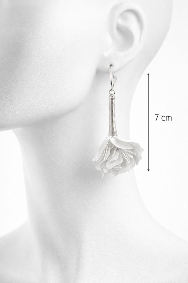 Cercei handmade trandafiri albi din plastic reciclat bijuterii eco unicat (cod1370)