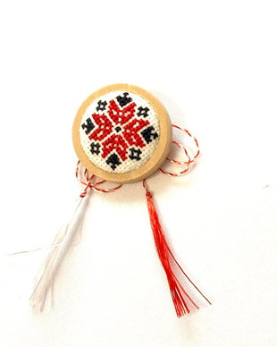 Brosa cu broderie manuala -traditii
